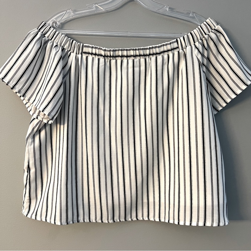Doe & Rae Women’s Off -the-Shoulder Crop Top Size L Black & White